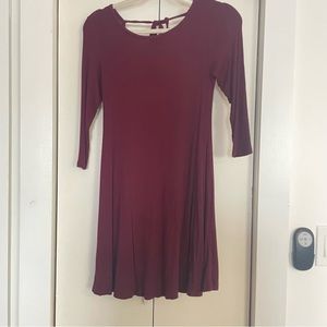Ribbed Burgundy Dress with Tie Back Keyhole Size Medium ?